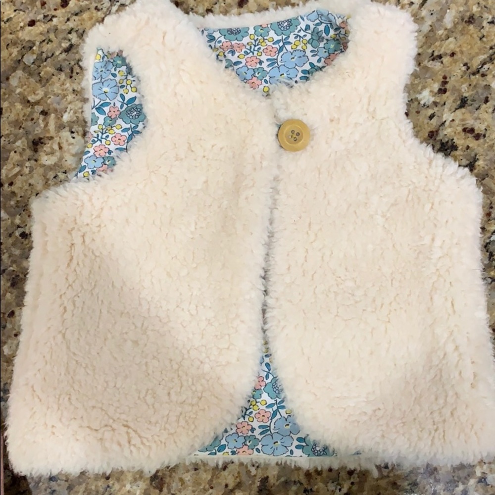 Mini Boden reversible cream fur vest 6-12 mo